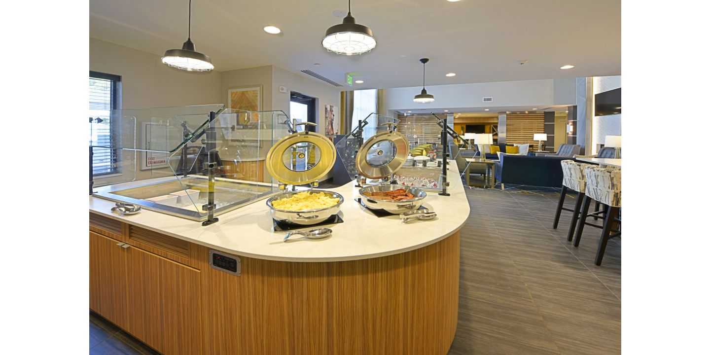 Profitez de notre buffet de petit-déjeuner tous les jours de 6:30am à 9:30am. Nous vous proposons une large sélection de plats chauds et froids pour vous aider à bien démarrer votre journée !